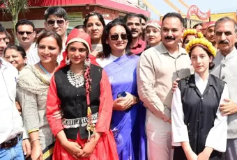 बच्चों के साथ फिर दिखा मुख्यमंत्री का अपनापन