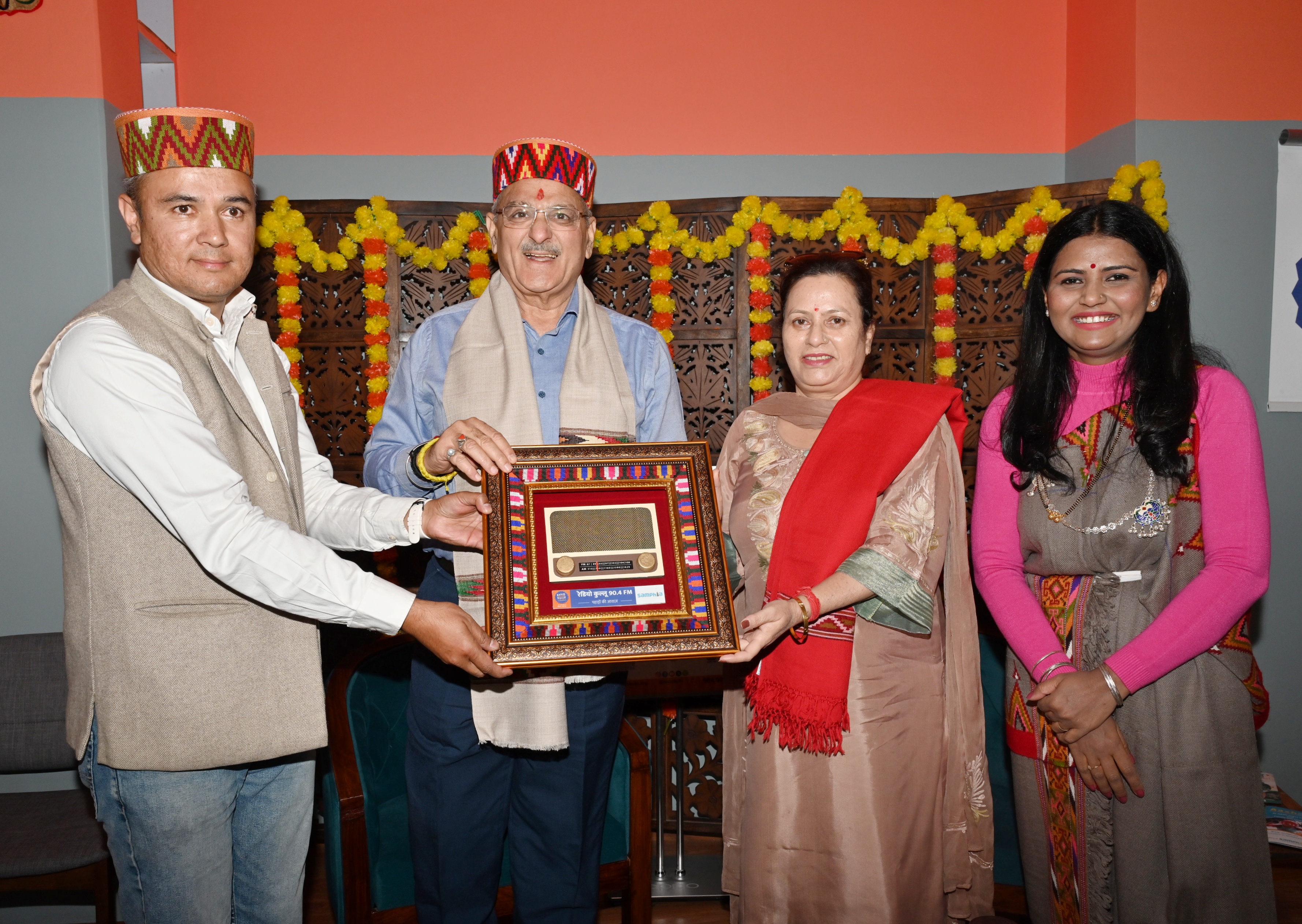 राज्यपाल ने कुल्लू में रेडियो कुल्लू 90.4 एफएम का किया शुभारंभ