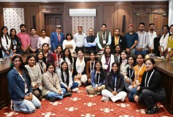ओडिशा के 47 विद्यार्थियों ने मुख्यमंत्री से की भेंट