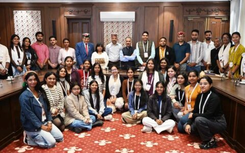 ओडिशा के 47 विद्यार्थियों ने मुख्यमंत्री से की भेंट