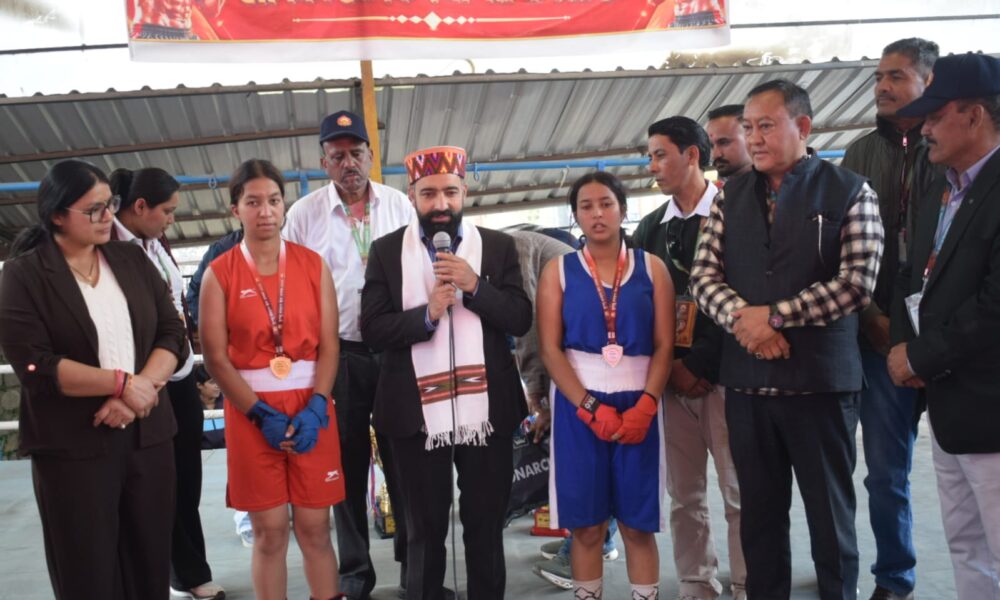 उपायुक्त डॉ. अमित कुमार शर्मा ने किया मुक्केबाजी प्रतियोगिता का समापन, विजेताओं को मेडल पहनाकर किया सम्मानित