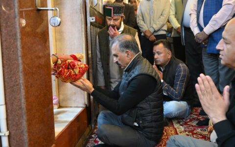 मुख्यमंत्री ठाकुर सुखविन्द्र सिंह सुक्खू ने आज शिमला स्थित माता कालीबाड़ी मंदिर में पूजा-अर्चना की