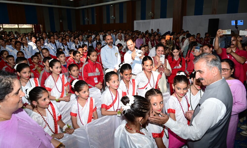 छात्रा की मांग पर मुख्यमंत्री ने रचौली स्कूल भवन निर्माण के लिए दो करोड़ रुपये की घोषणा की