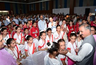 छात्रा की मांग पर मुख्यमंत्री ने रचौली स्कूल भवन निर्माण के लिए दो करोड़ रुपये की घोषणा की