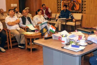 उपायुक्त कुल्लू ने अधिकारियों को समयबद्ध व्यवस्था सुनिश्चित करने के दिए निर्देश