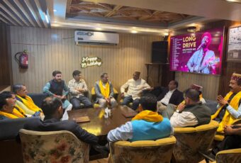 मनाली में पूर्व मुख्यमंत्री जयराम ठाकुर से मिले रवि ठाकुर