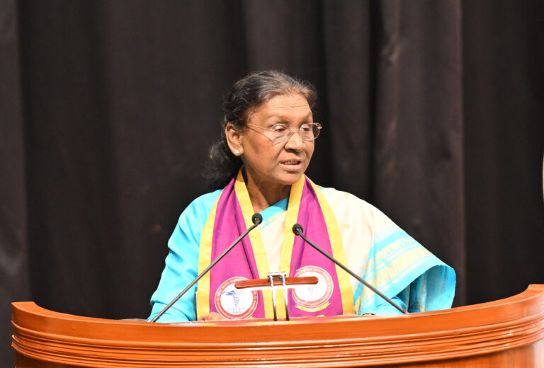 बड़ी बीमारी की स्थिति में चिकित्सा का खर्च उठाना बहुत भारी,कमजोर वर्गों की इस पीड़ा को दूर करने के लिए ‘आयुष्मान भारत-प्रधानमंत्री जन आरोग्य योजना’। राष्ट्रपति द्रौपदी मुर्मु